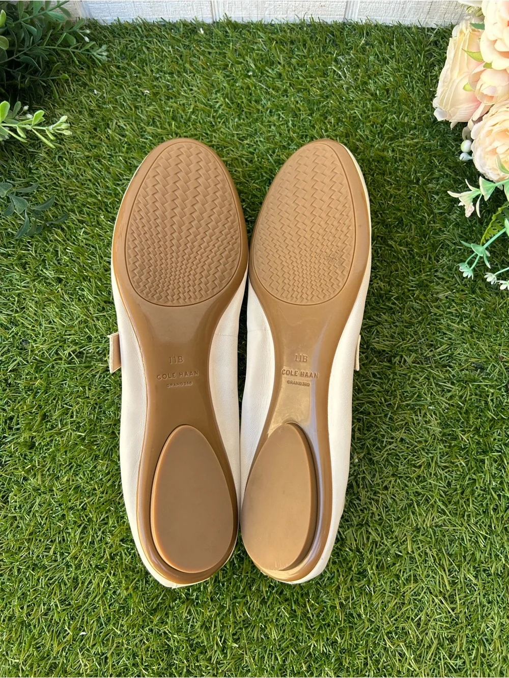 Cole Haan Graclyn Mary Jane Ballet Flat women size 11 ivory, like new